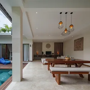  Villa Sally